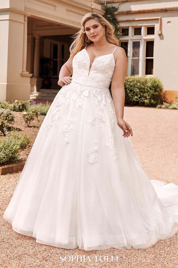 Sophia Tolli