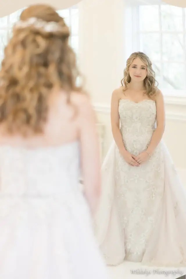 Alyssa Wise. Mobile Image